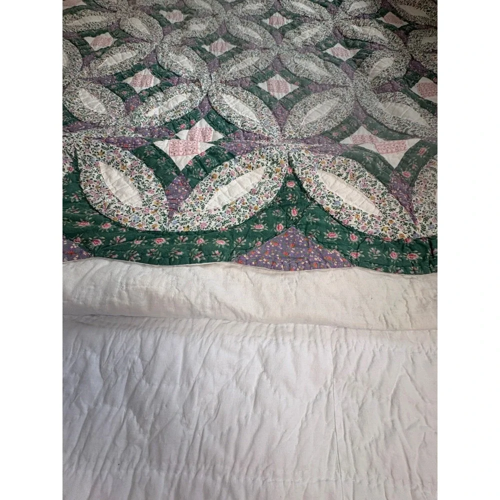 Double Wedding Ring Quilt Lavendar Green Embroidered Floral Farm Cottage Vintage